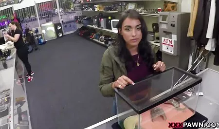 Sarışın Zoe Parker maturesexizle ceza memuru alır