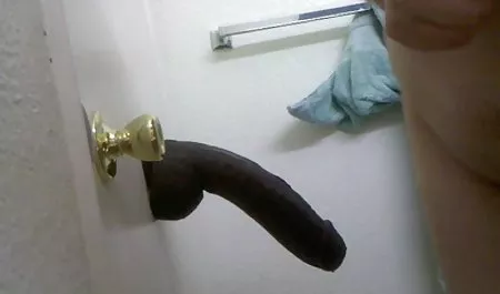 Küçük kedi yaladı ve mature erotik sex parmaklı