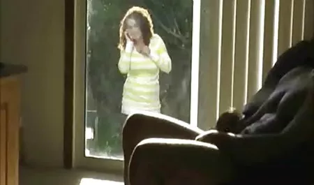 Genç bir mature seks filmi üçlü kavşak yardım