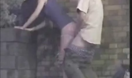 Sıcak genç bir profesyonel gibi mature teyze sex poz verir