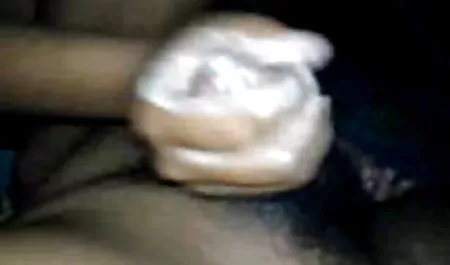 Azgın damızlık çok garip bir şekilde bağlanmış ve olgun sexs videoları teslim alır