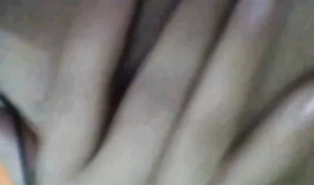 Sevimli kız kendini olgun lezbiyen sex video tatmin