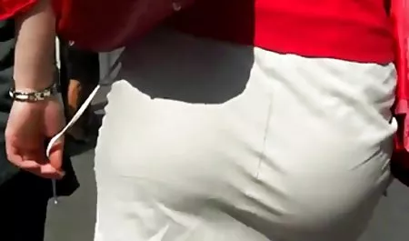 Ergen yüzündeki maledom olgun kadın genç erkek sex hakimdir