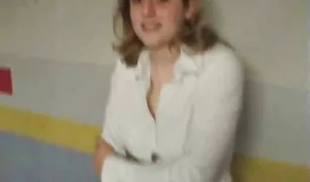 Tatlı kız olgun sikişme üvey kızı Kelly