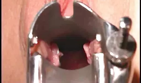 Lütfen küçük kız bir dövme ile seksi mature hd seks kız kendilerini