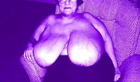 Ellie Berry ile olgun kadın genç erkek sex video Sikikleri
