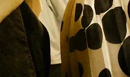 Pencerenin önünde bir kadın lezbiyen olgun sex Fuck